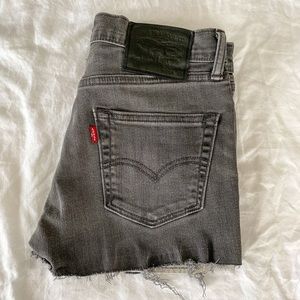 2/$40💜 CLOSET CLEAN OUT: Levi’s shorts